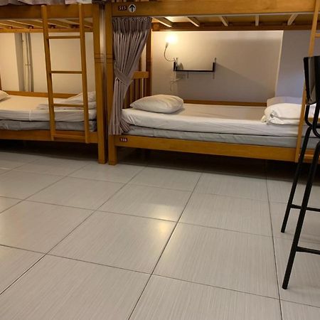 Backpacker 41 Hostel - Taichung Eksteriør bilde